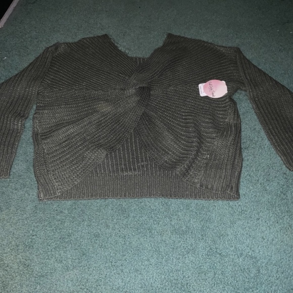 (2) Sweaters - Picture 3 of 4